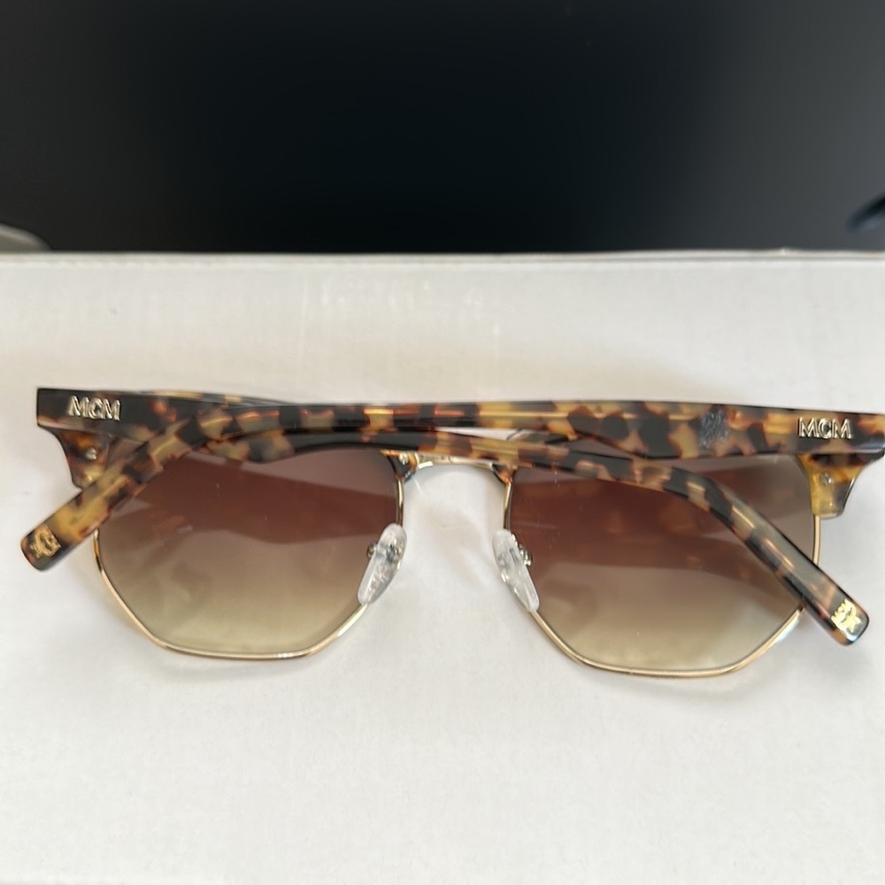 New🔥MCM Sunglasses - Picture 6 of 6